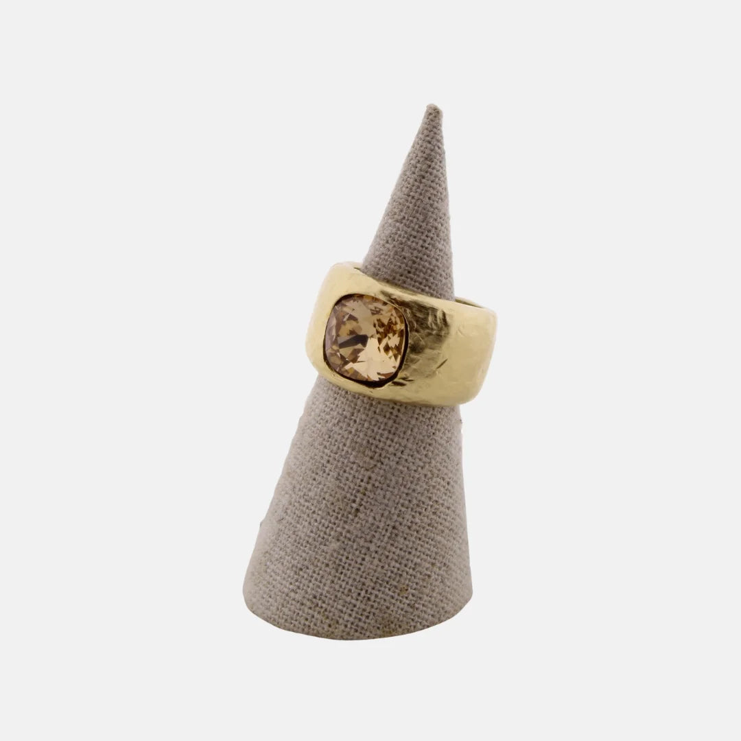 Anillo Dita Grueso en Oro Mate con Cristal Swarovski Golden Shadow
