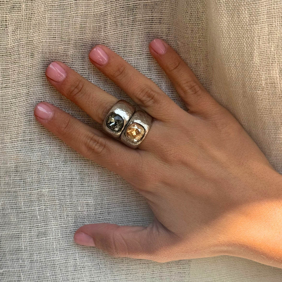 Anillo Dita Grueso en Plata Mate con Cristal Swarovski Black diamond