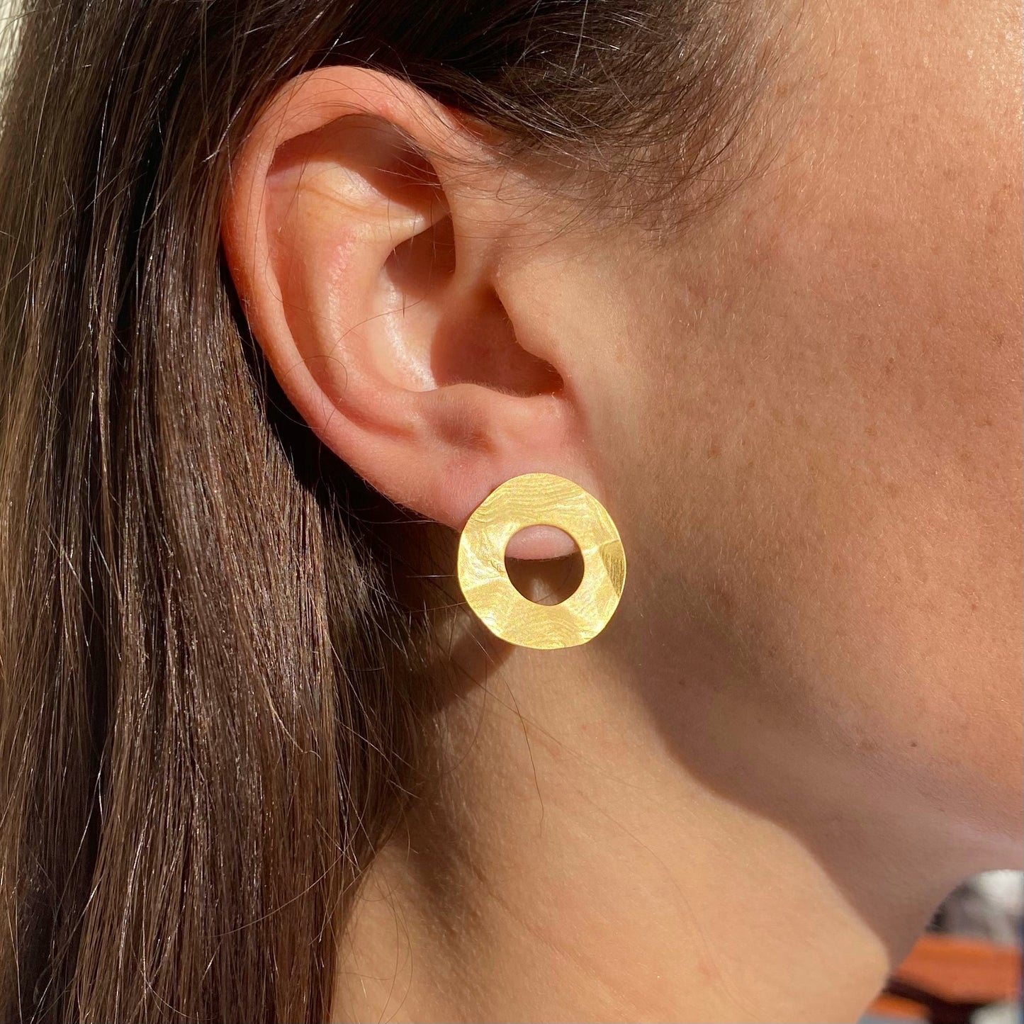 Aros Aire Círculo Dorado en Relieve