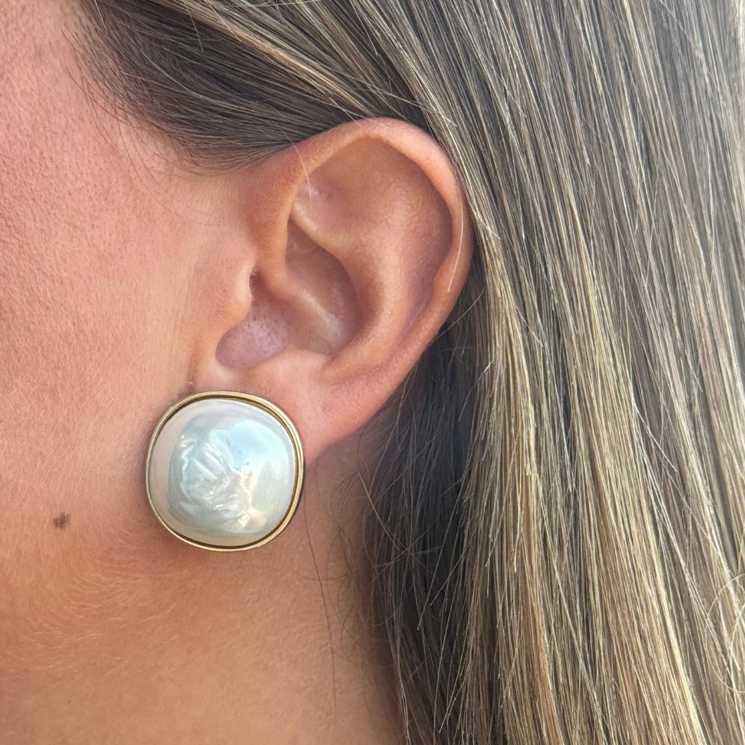 Aros Circulares Ceremony en Dorado Brillante con Perla grande