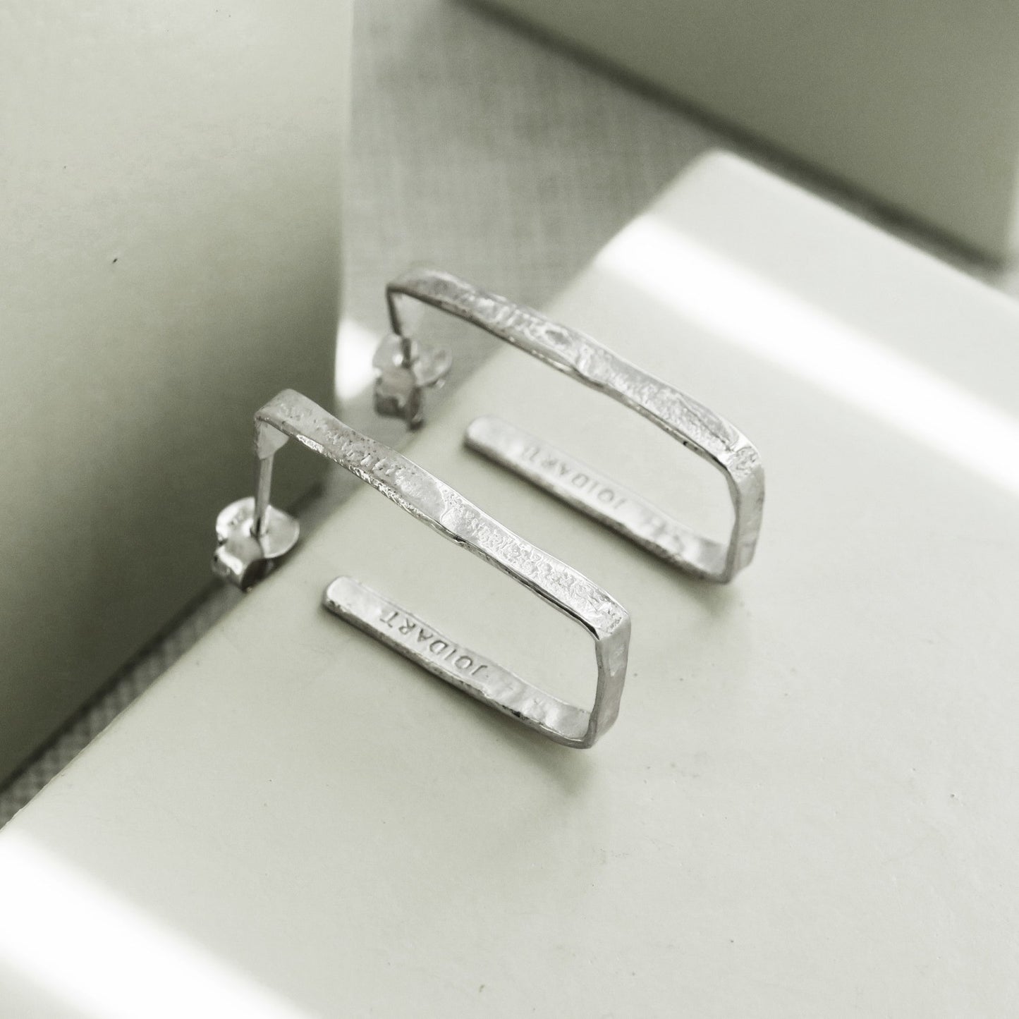 Aros Rectangulares Plateados Grandes Lignis Estrechos