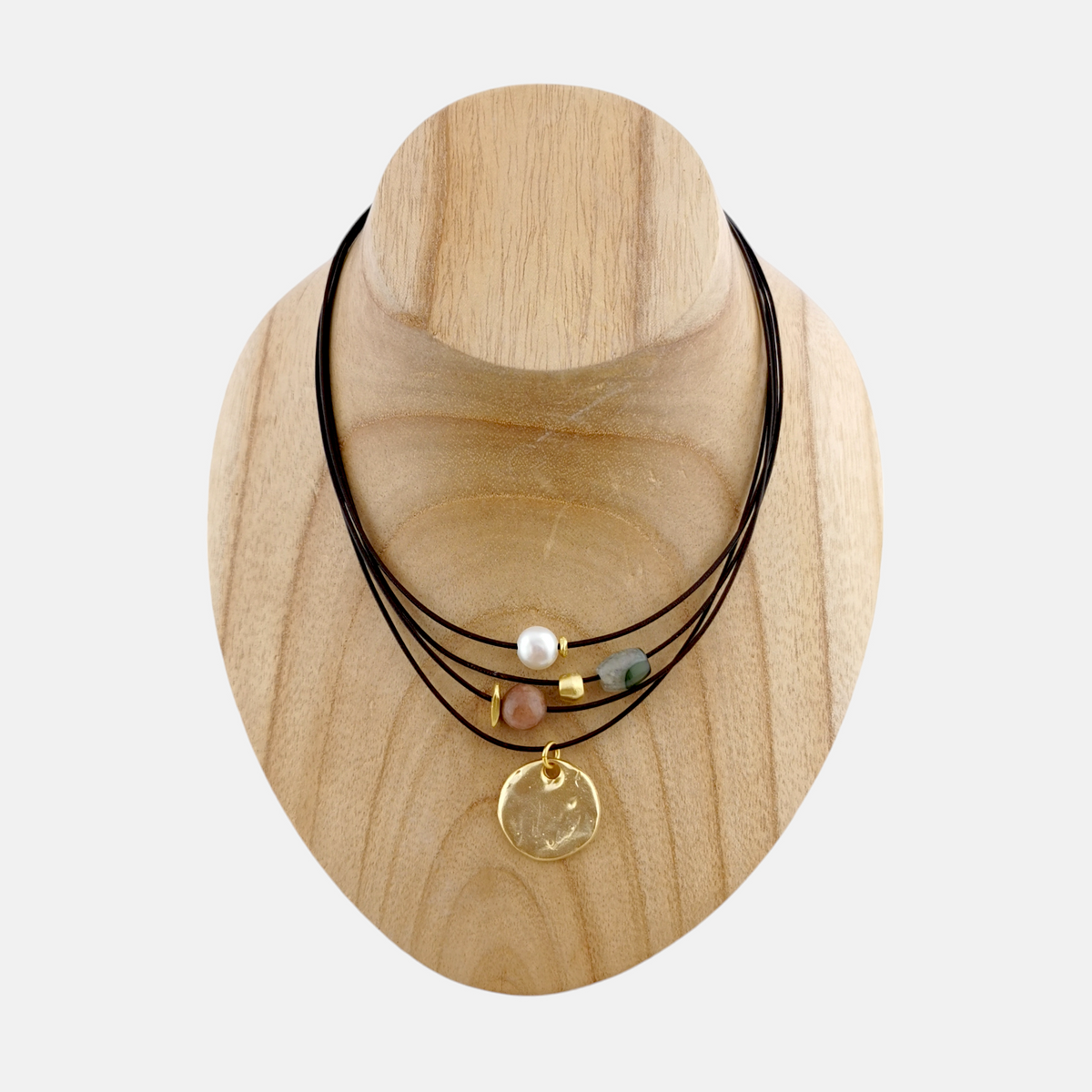 Collar Marais Corto Café Con Colgante Central
