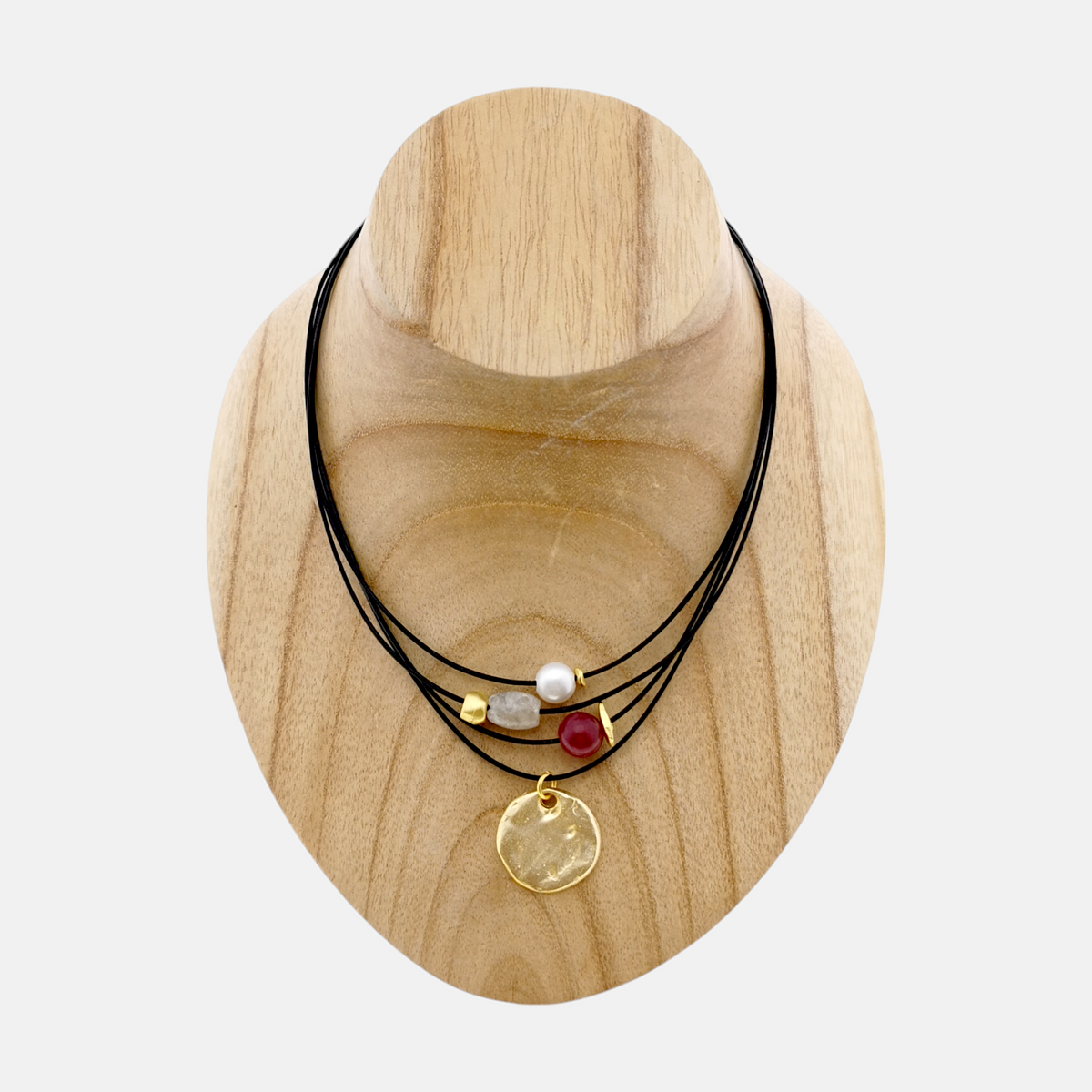 Collar Marais Corto Negro Con Colgante Central