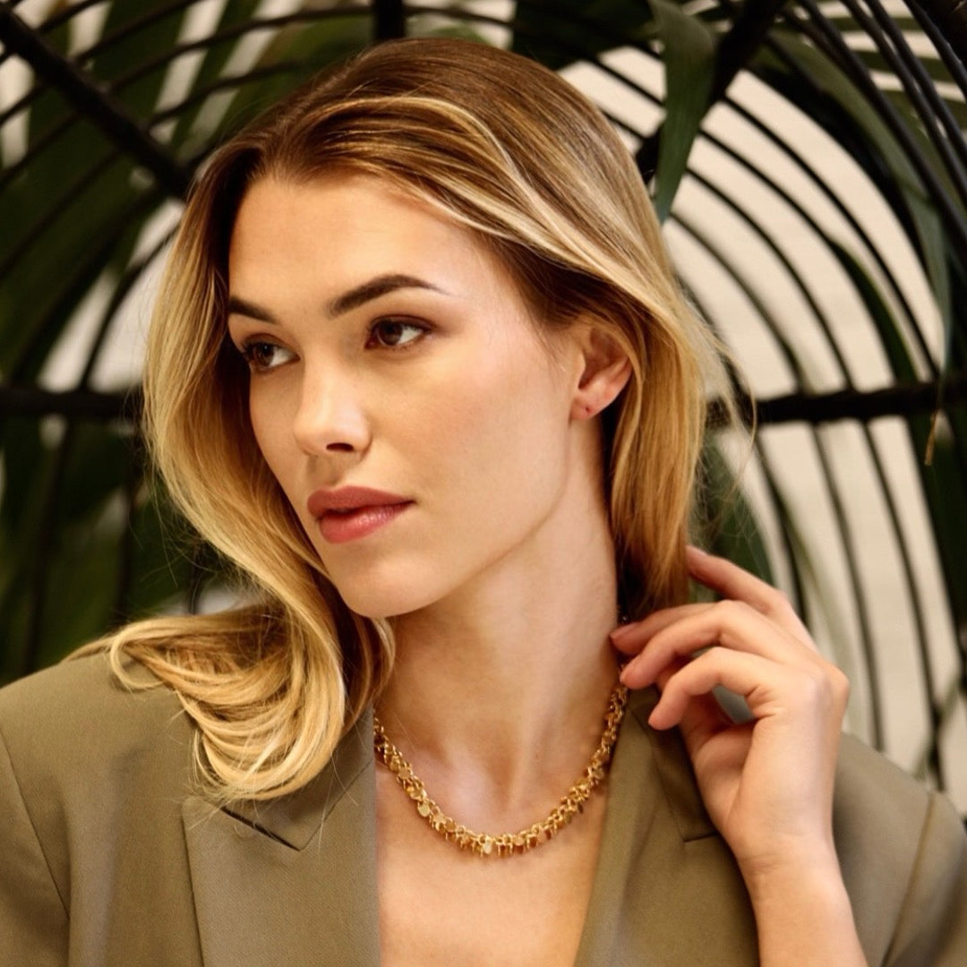 Collar Essential Con Mini Placas en Dorado Mate