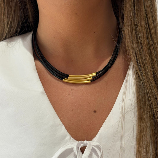 Collar Basic con Cordones y Barras Doradas Mate