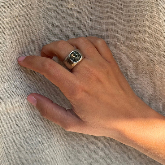 Anillo Dita Grueso en Plata Mate con Cristal Swarovski Black diamond