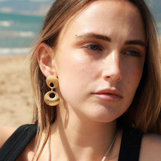 Aros Dita Largo Doble en Dorado Mate