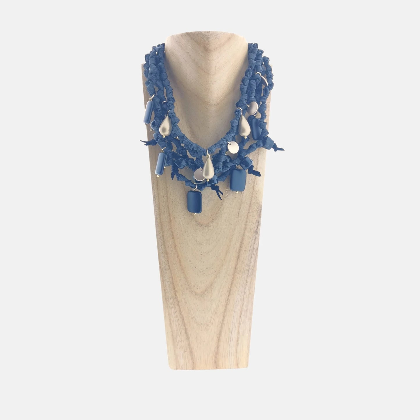 Collar Origins con Cordones y Adornos