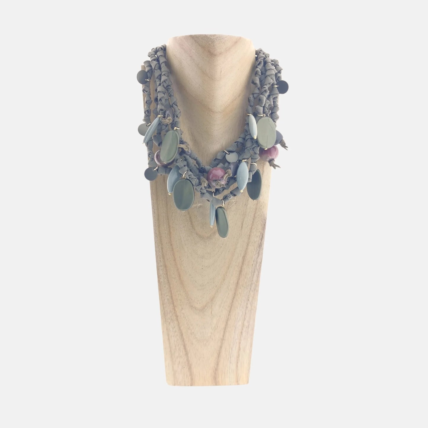 Collar Origins con Cordones y Adornos