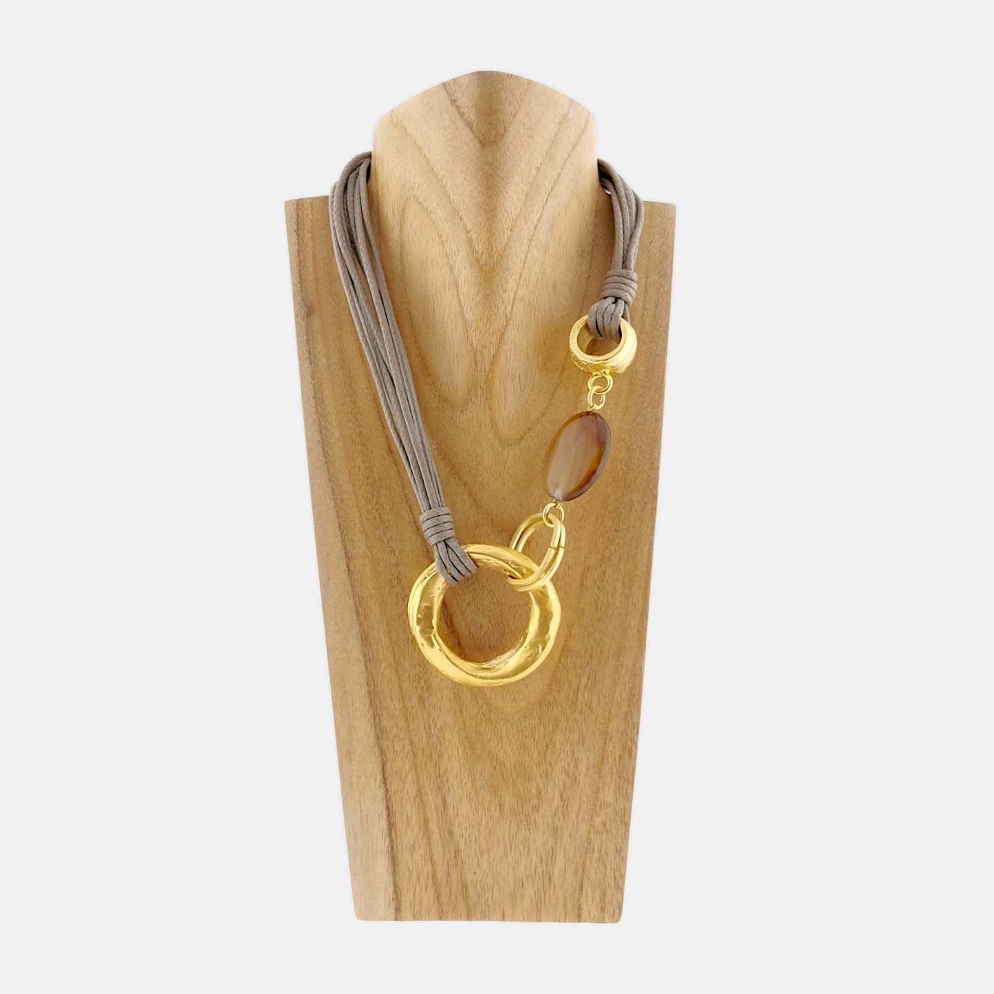 Collar Origins en Dorado mate con Cordón y Adornos