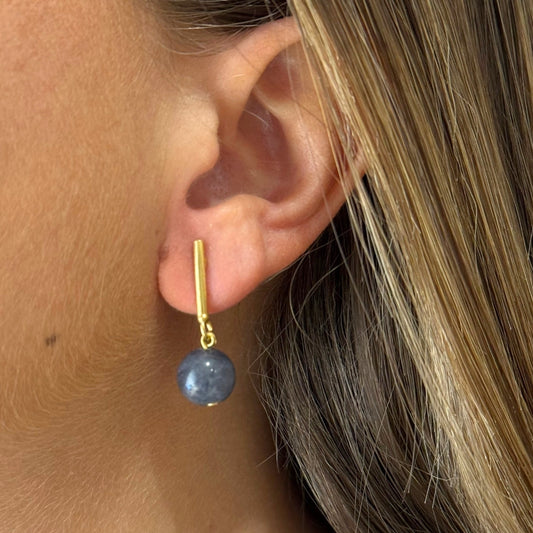 Aros Capri con Barra en Dorado Mate y Piedra Gris