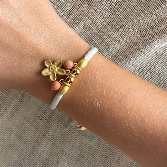 Pulsera Mediterránea con Flor y Piedras en Dorado Mate