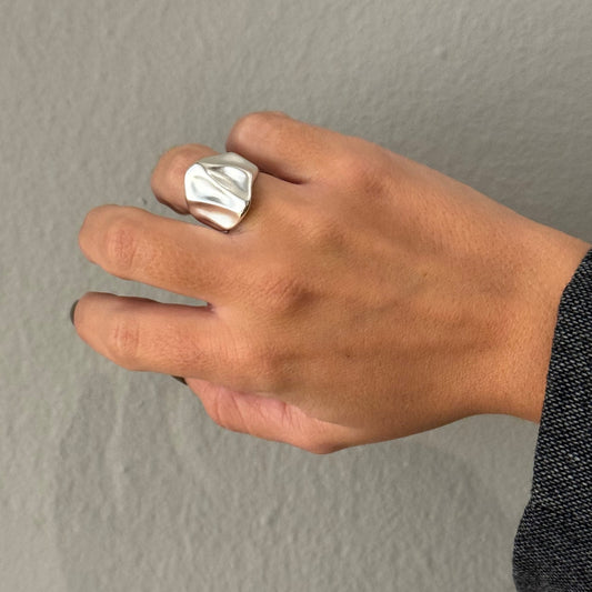 Anillo Capri en Plata Brillante con Relieve