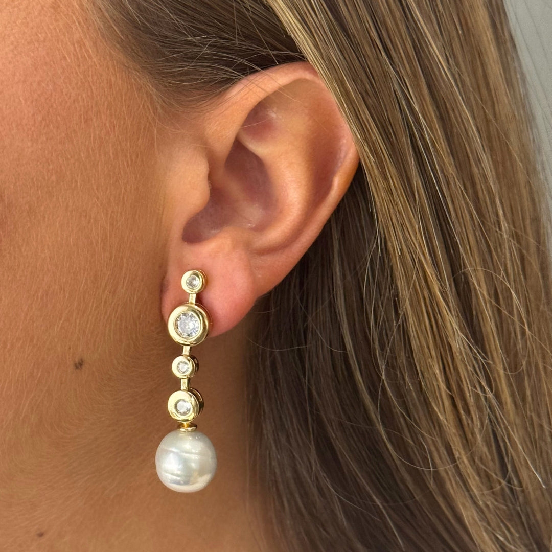 Aros Ceremony en Dorado Brillante con Perla y Cristales Swarovski