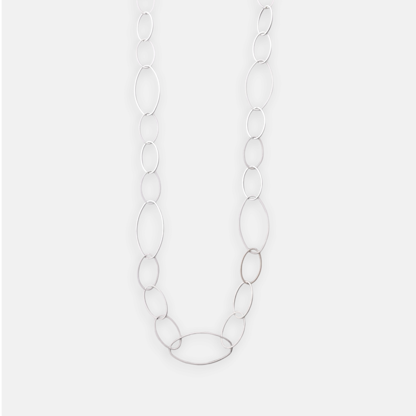 Collar Roma Largo en Cadena Irregular Ovalos Plateado Mate