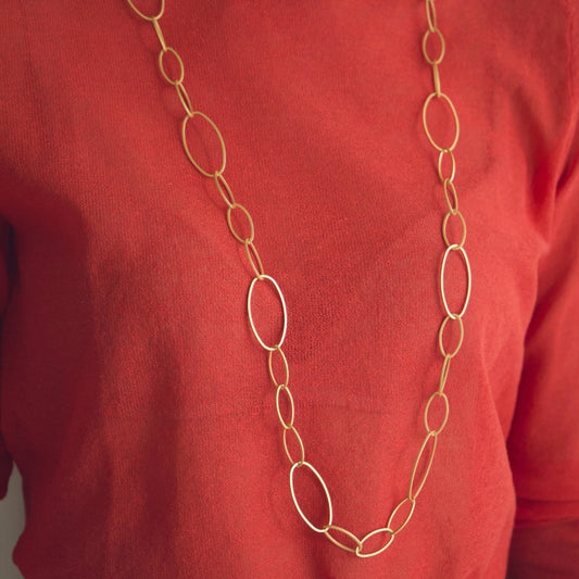 Collar Roma Largo en Cadena Irregular Ovalos Dorado Mate