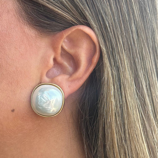 Aros Circulares Ceremony en Dorado Brillante con Perla grande