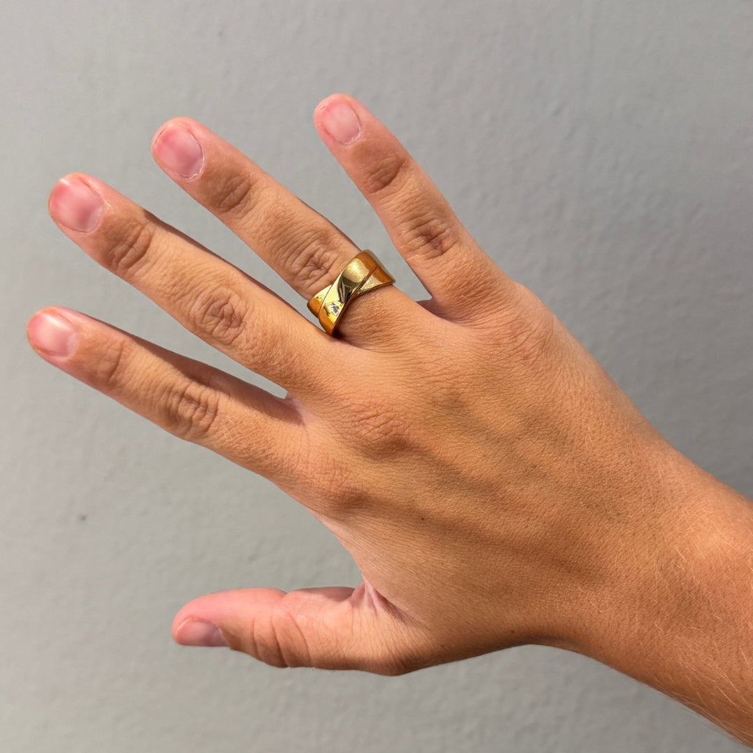 Anillo Capri Cruzado en Dorado Brillante