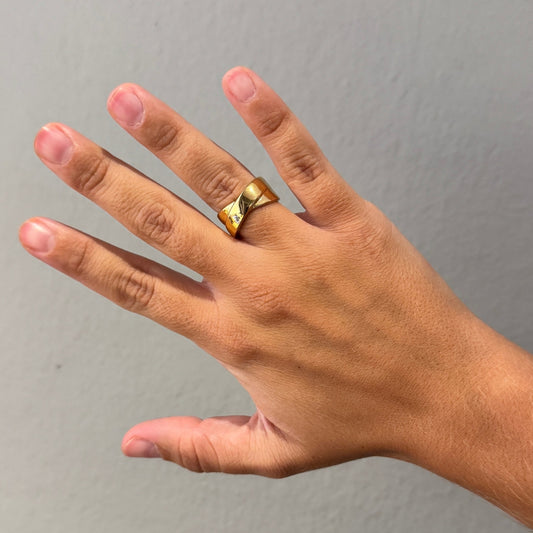 Anillo Capri Cruzado en Dorado Brillante