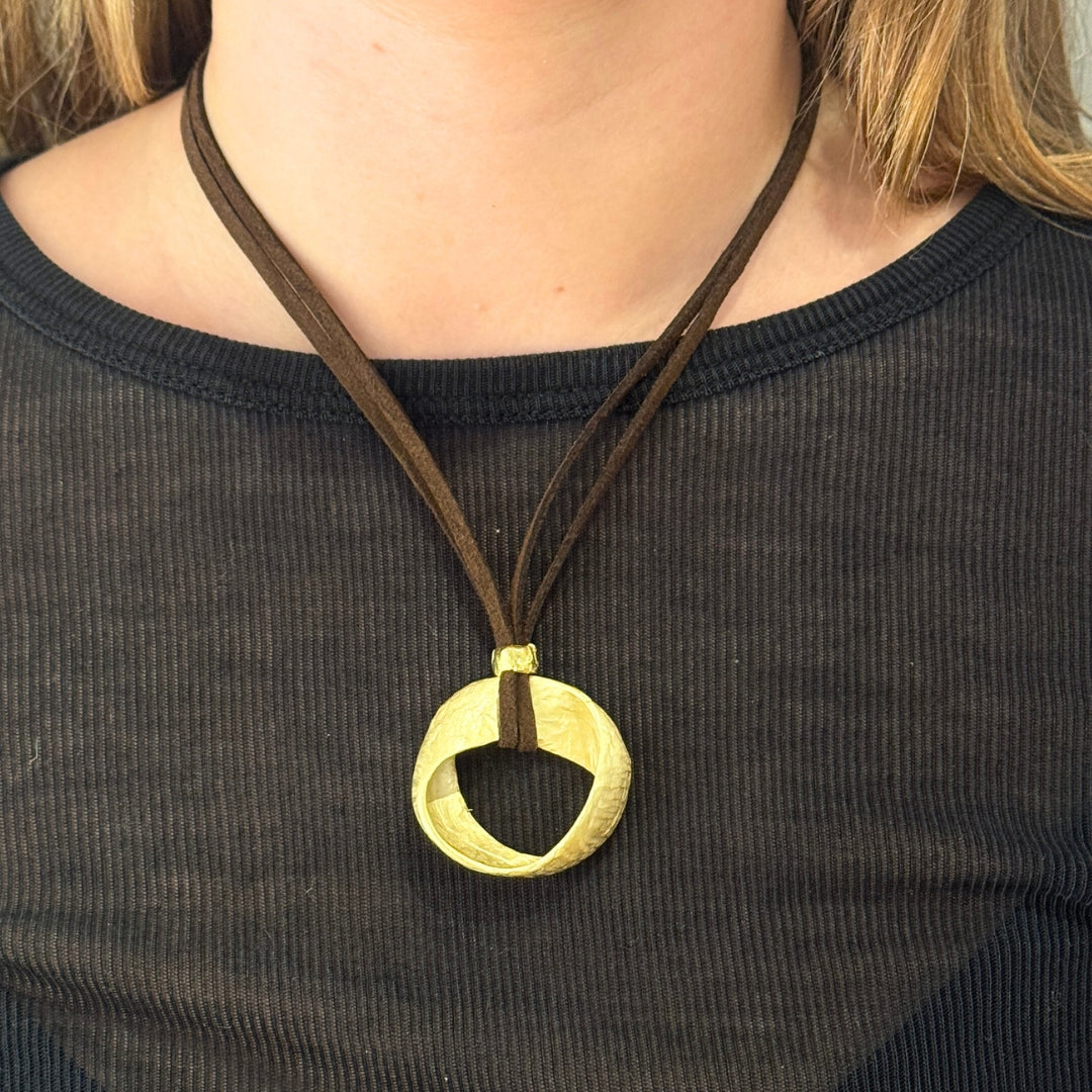 Collar Basic con Cordones Café y Dorado Mate