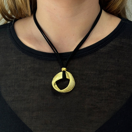 Collar Basic con Cordones Negro y Dorado Mate