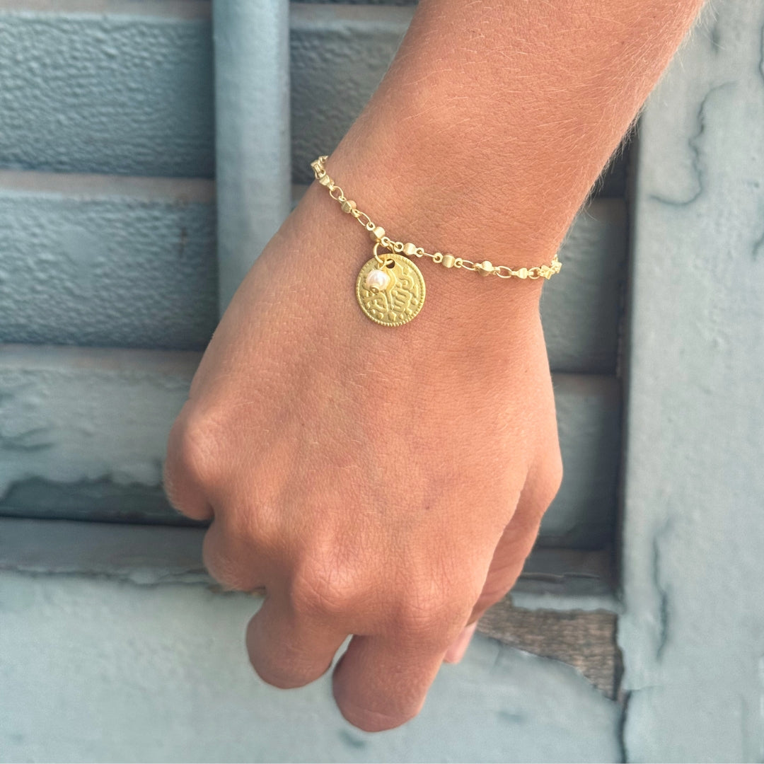 Pulsera Marais en Dorado Mate y medalla