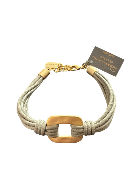 Pulsera Essential con Figura en Dorado Mate y Cordón taupe