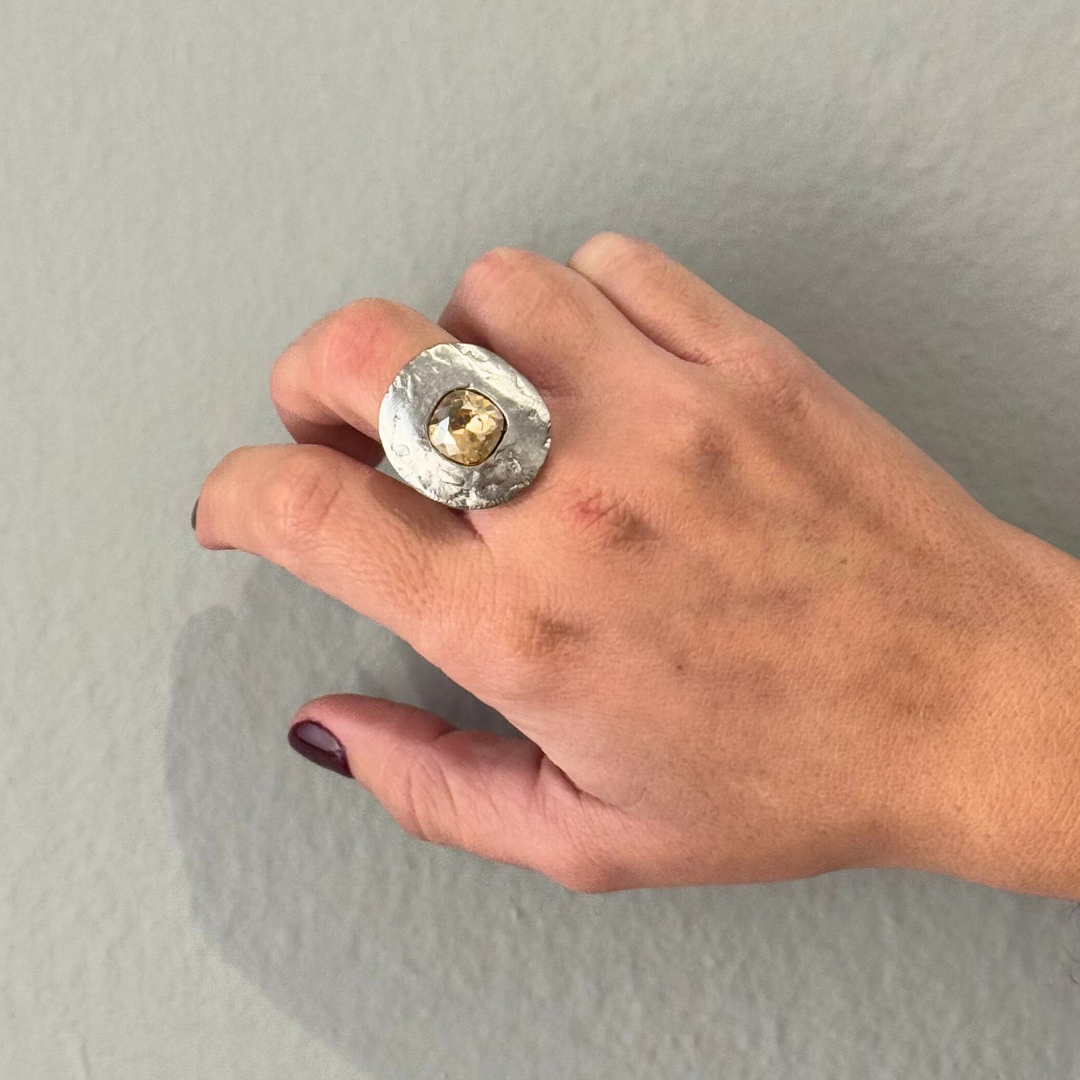 Anillo Dita Plateado Mate con Cristal Swarovski