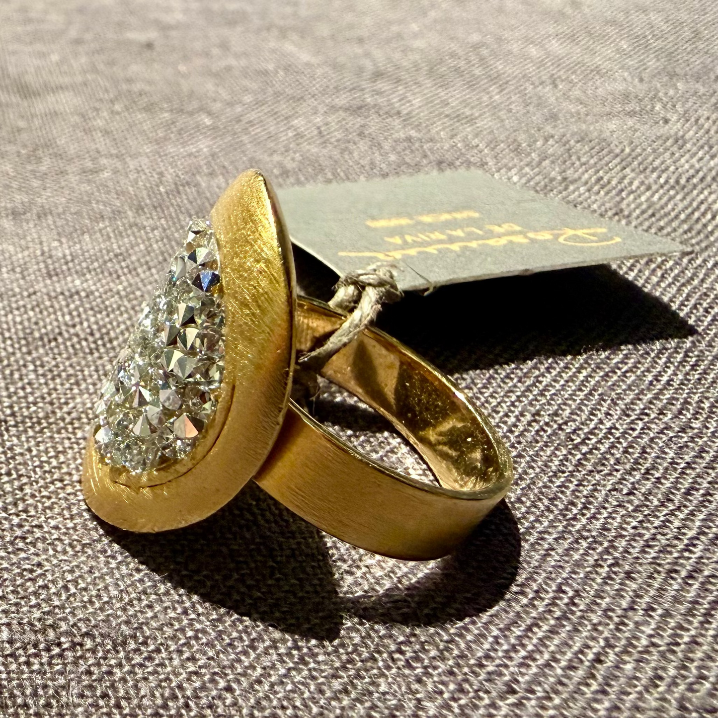 Anillo Dita Bañado Oro Satinado con Cristales Swarovski
