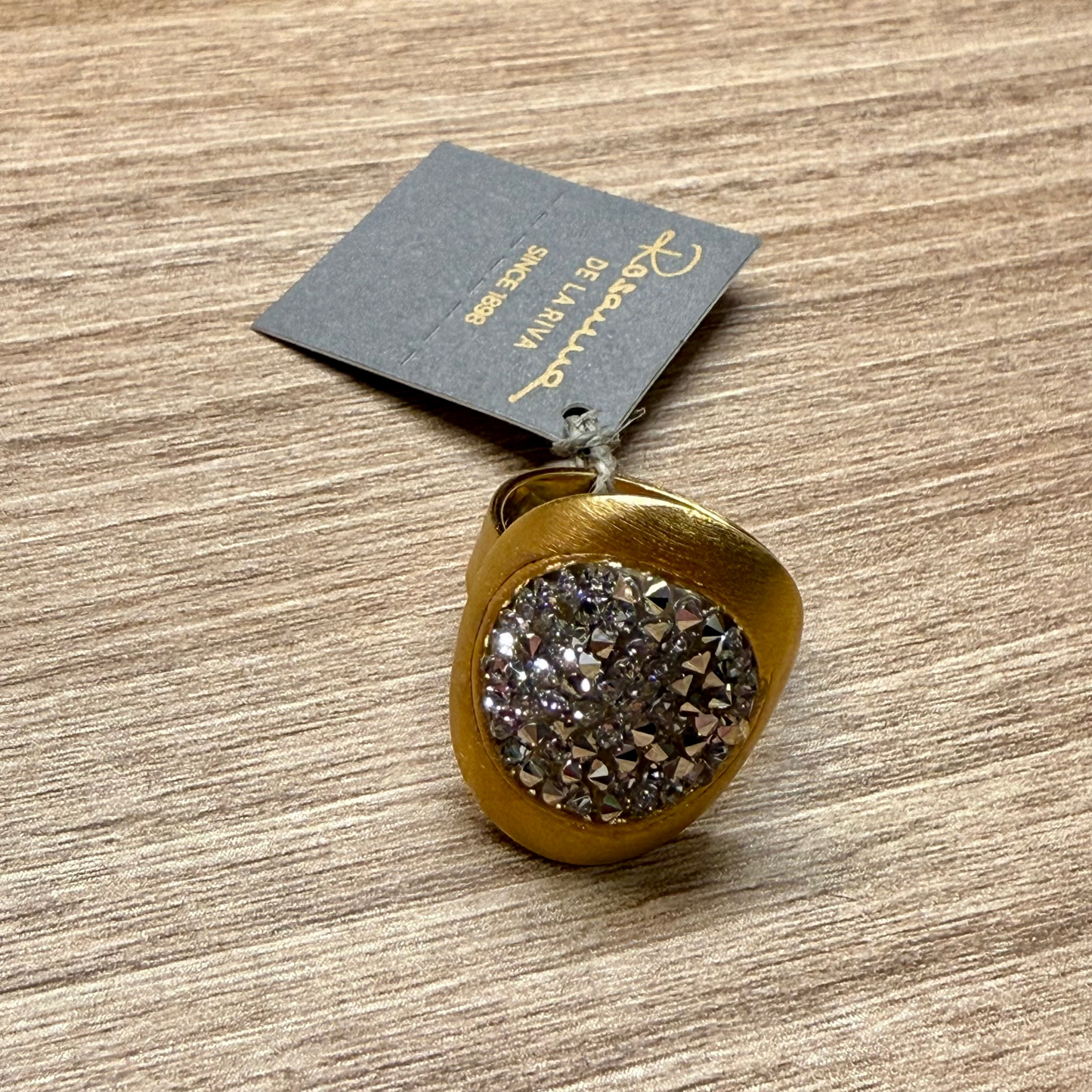 Anillo Dita Bañado Oro Satinado con Cristales Swarovski