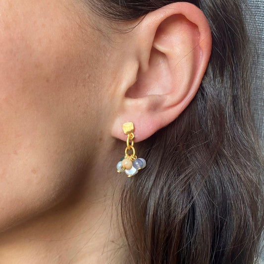 Aros Marais con Perla y Piedras en Dorado Mate