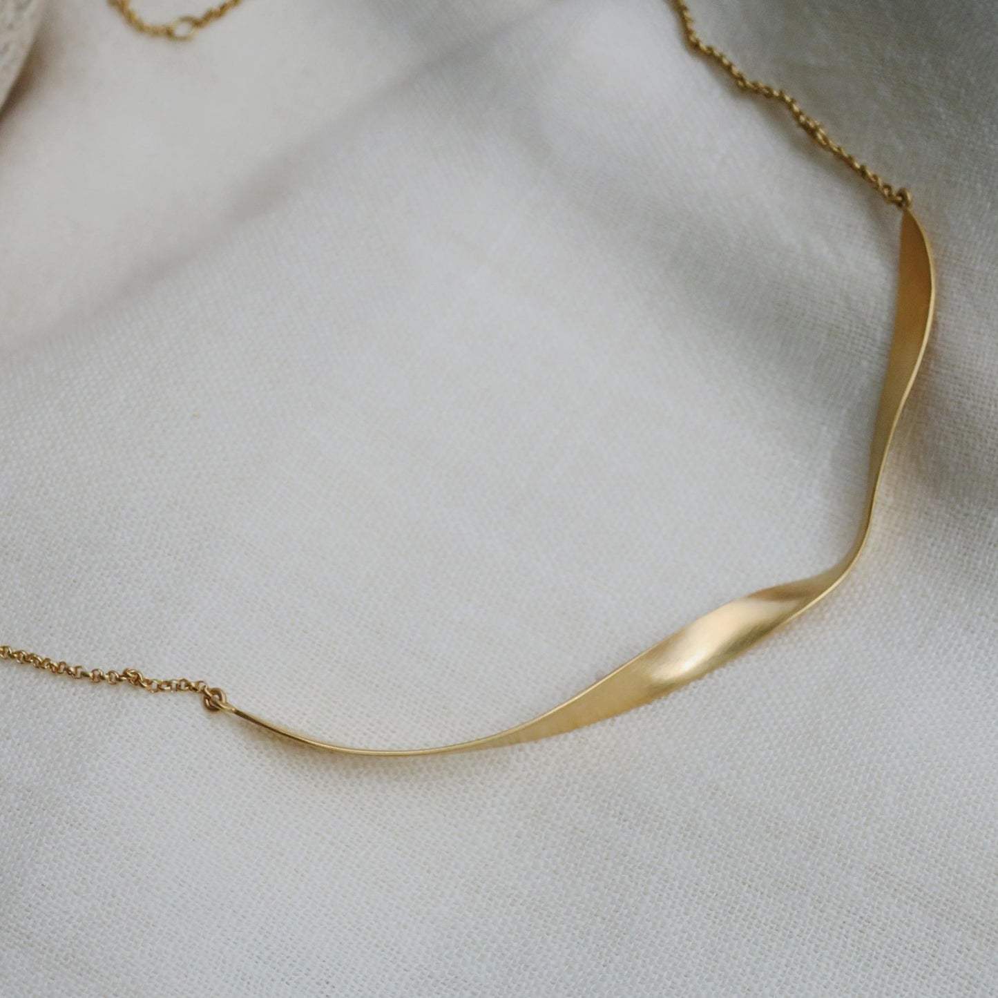Collar Dorado Oceánica