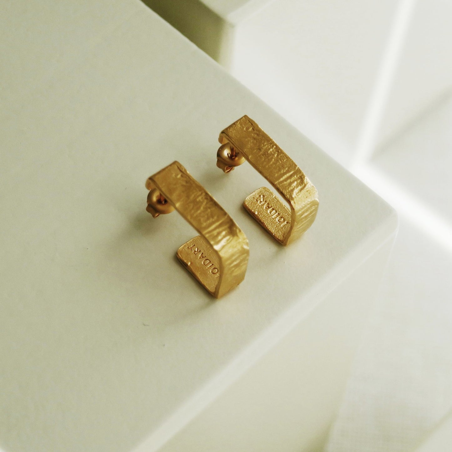 Aros Rectangulares Dorados Medianos Lignis Anchos