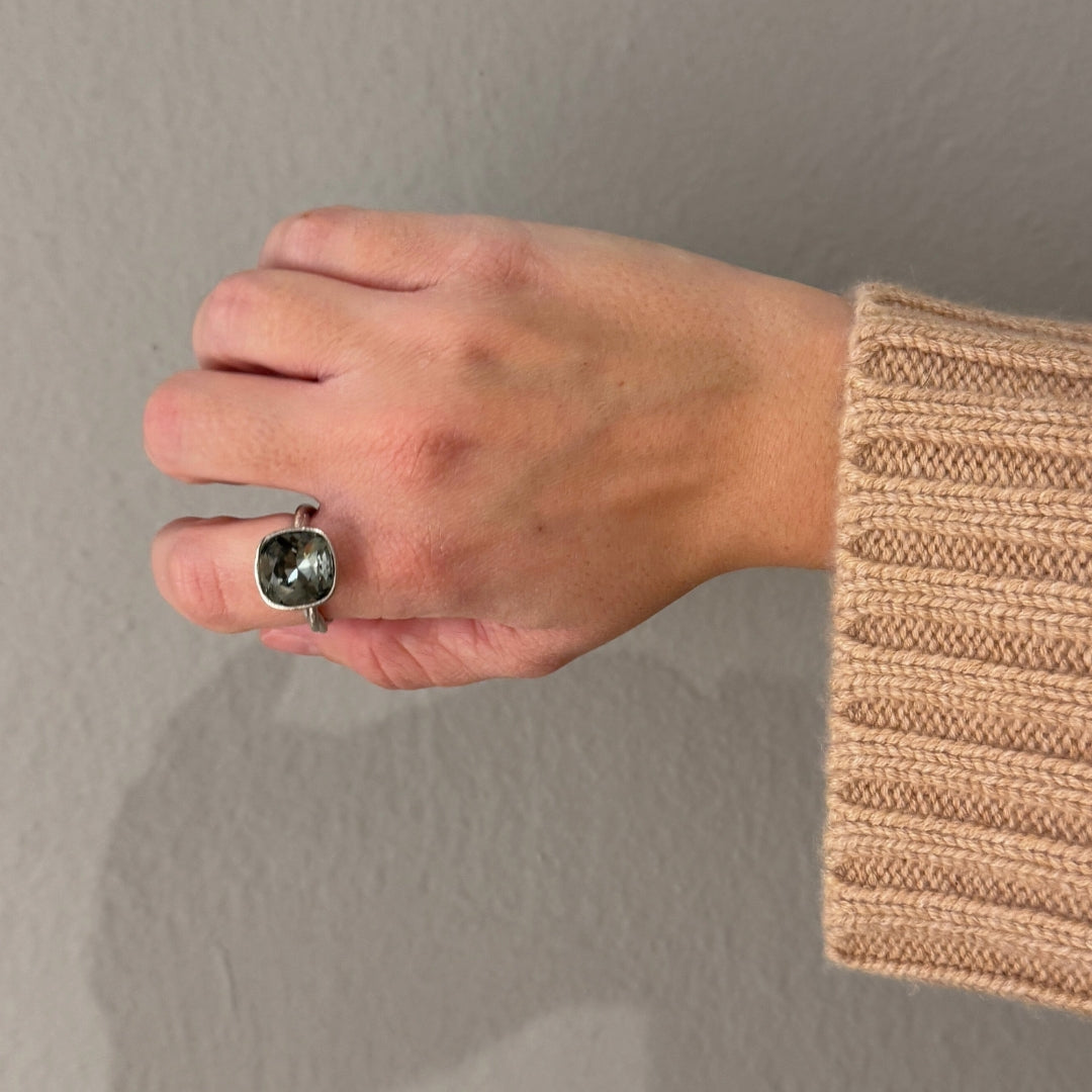 Anillo Dita en Plata Mate con Cristal Swarovski Black Diamond