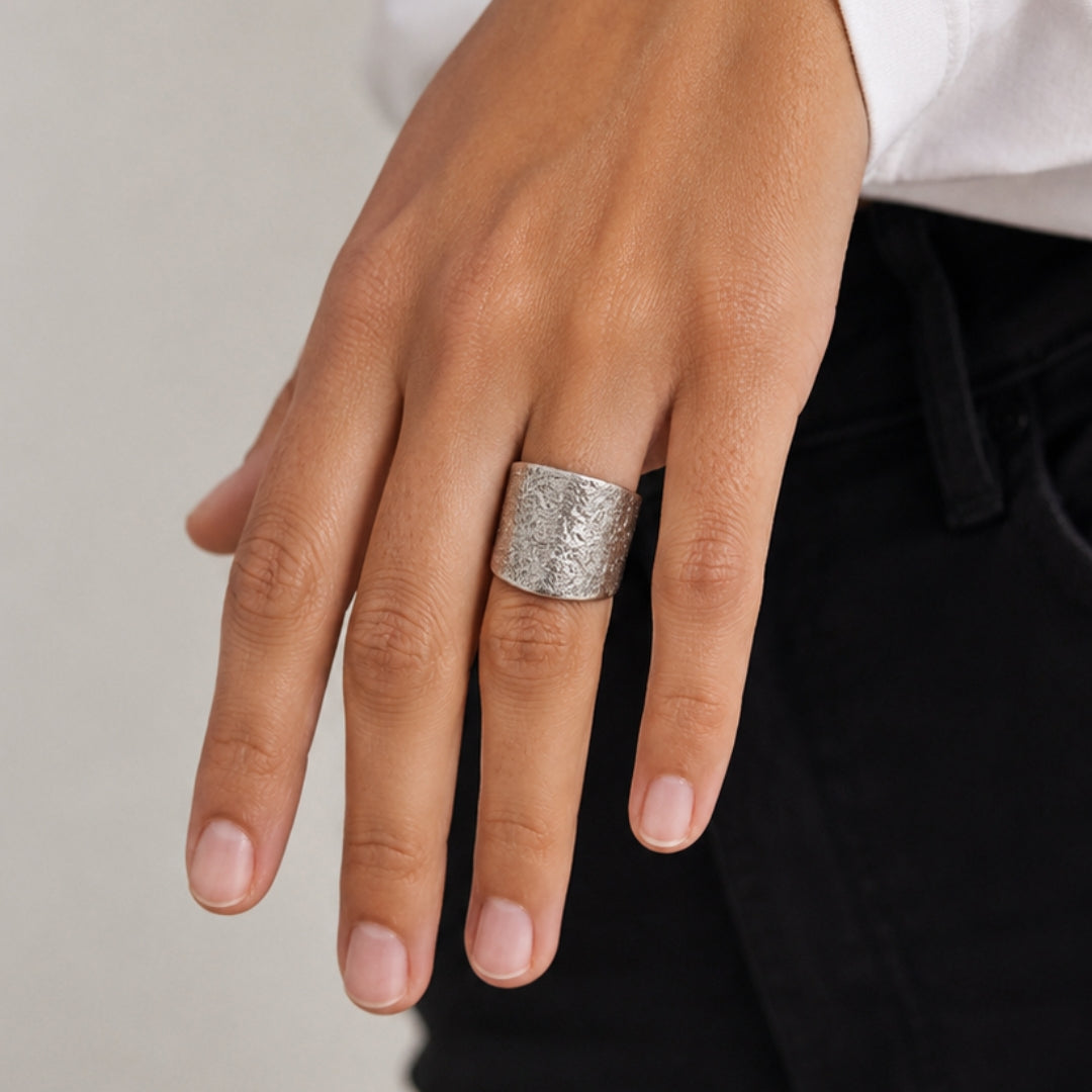 Anillo Boho Rugoso Con Baño Plata Vieja