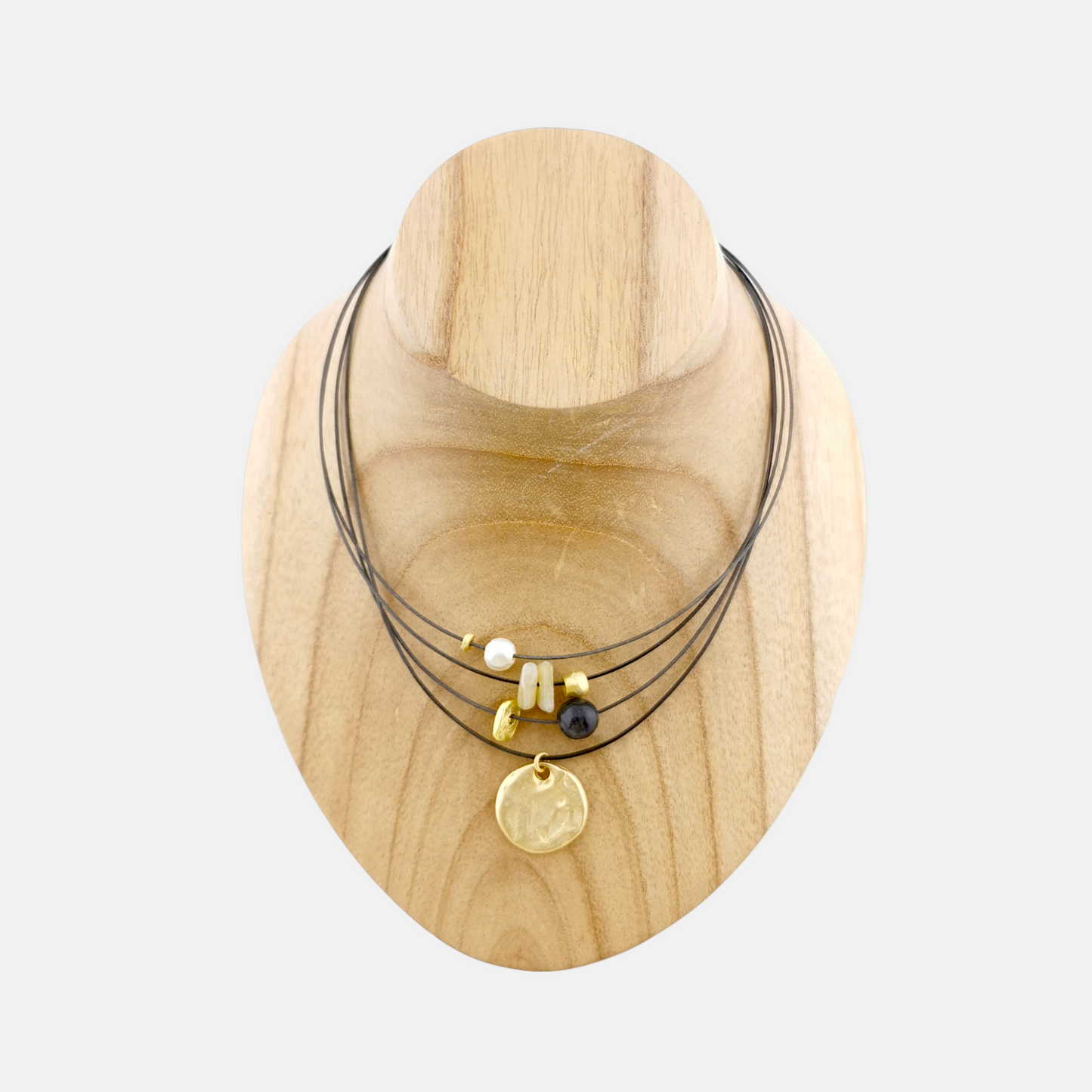 Collar Marais Corto Gris Con Colgante Central