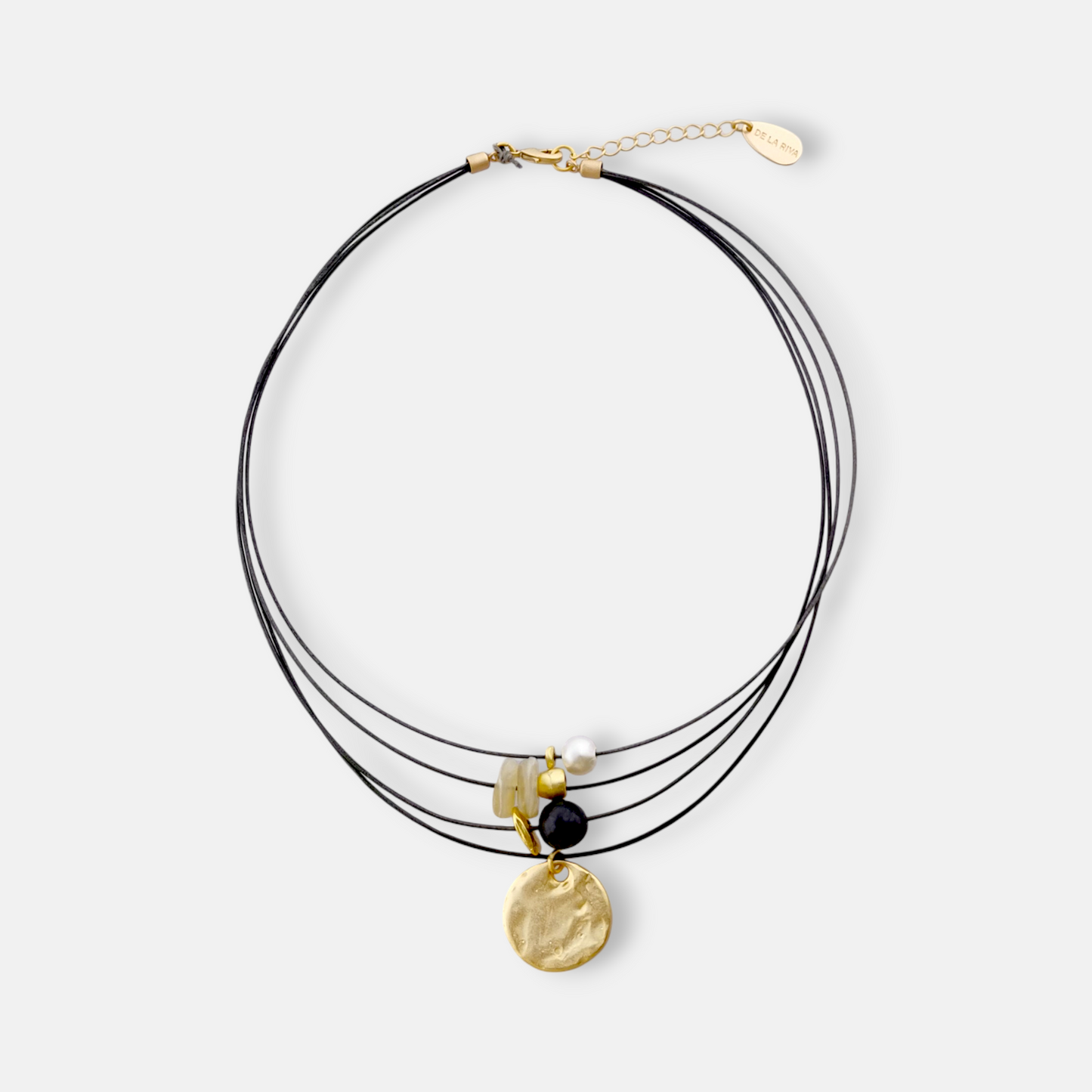 Collar Marais Corto Gris Con Colgante Central