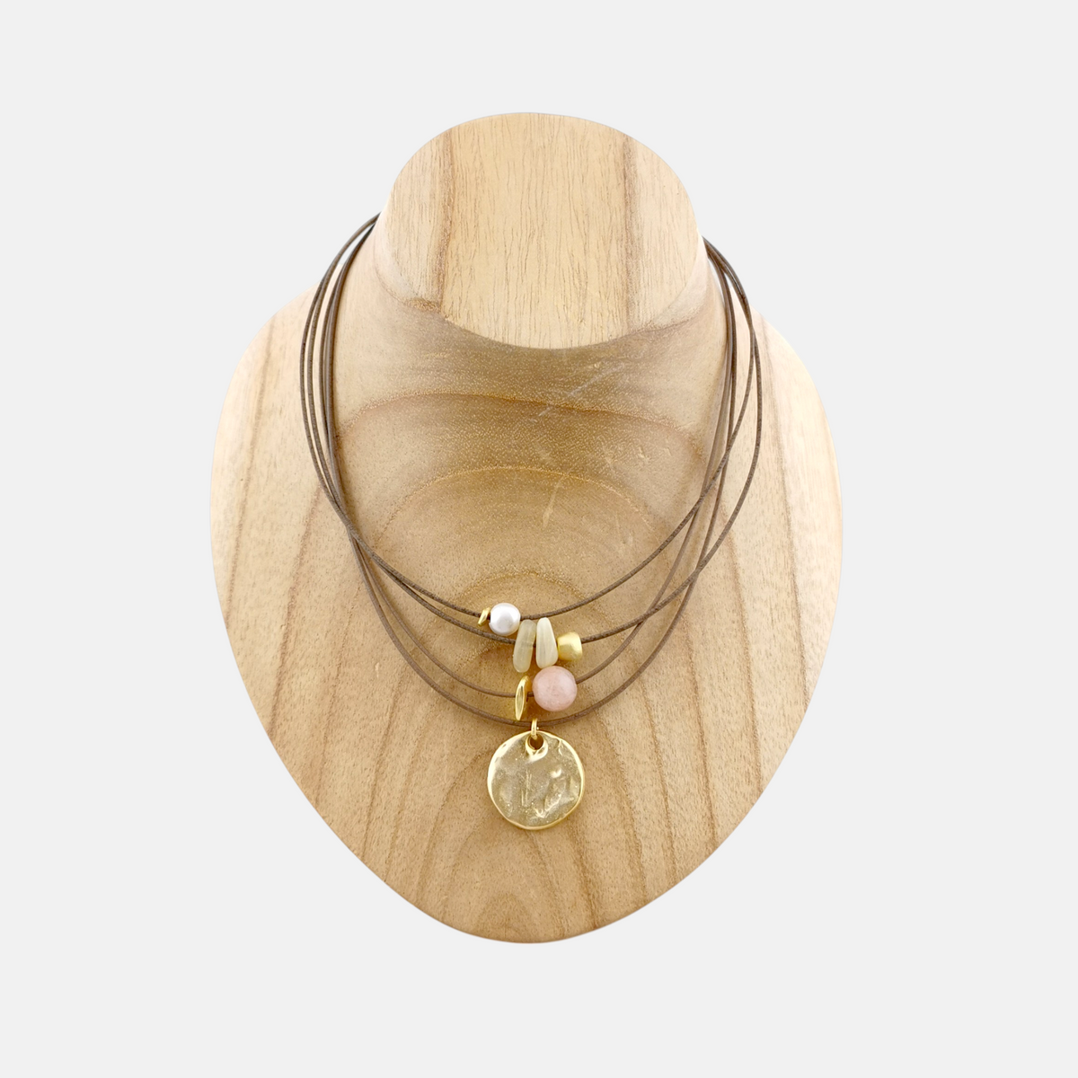 Collar Marais Corto Taupe Con Colgante Central