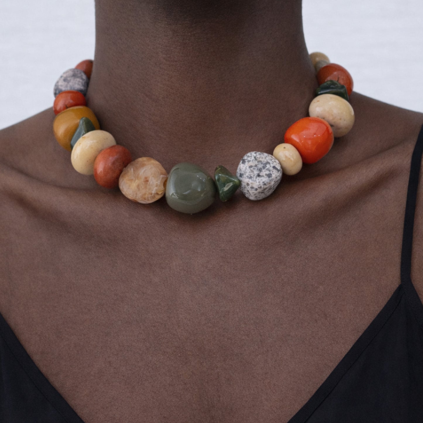 Collar Origins en Plateado Viejo y Piezas Camel