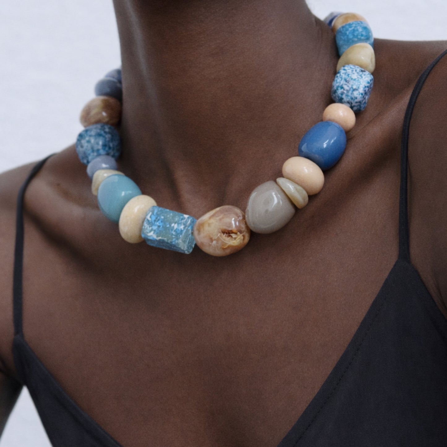 Collar Origins en Plateado Viejo y Piezas Azules