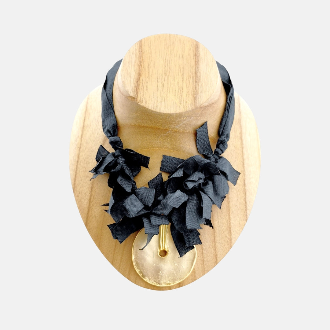Collar Origins con Cinta y Adorno Dorado Mate