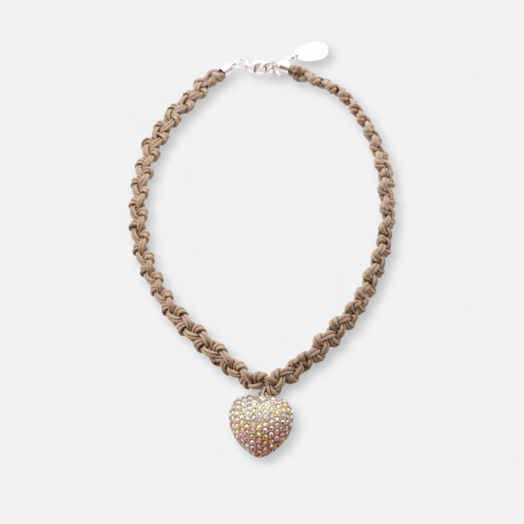 Collar Marais Plateado Mate Con Cordón y Corazón con Cristales