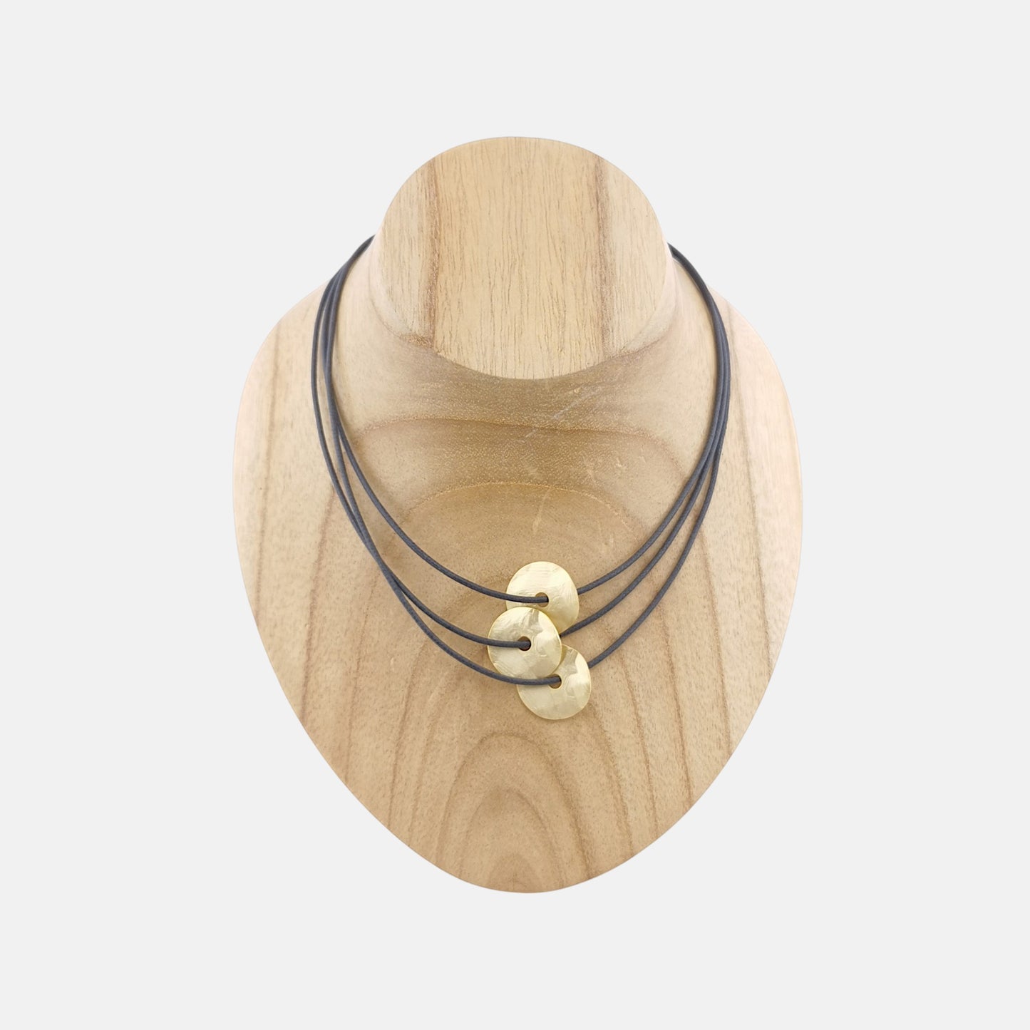 Collar Essential Con Cordón Antracita y Placas en Dorado Mate