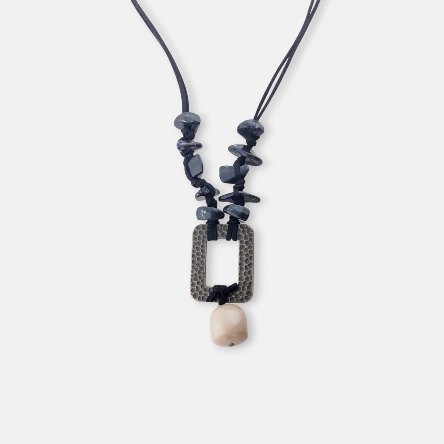 Collar Boho Largo Cordón Negro y Dorado Viejo