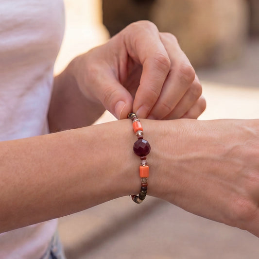 Pulsera Marais Granate y Café en Dorado Mate