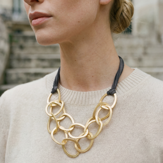 Collar Roma en Dorado Mate y Cordón Marengo