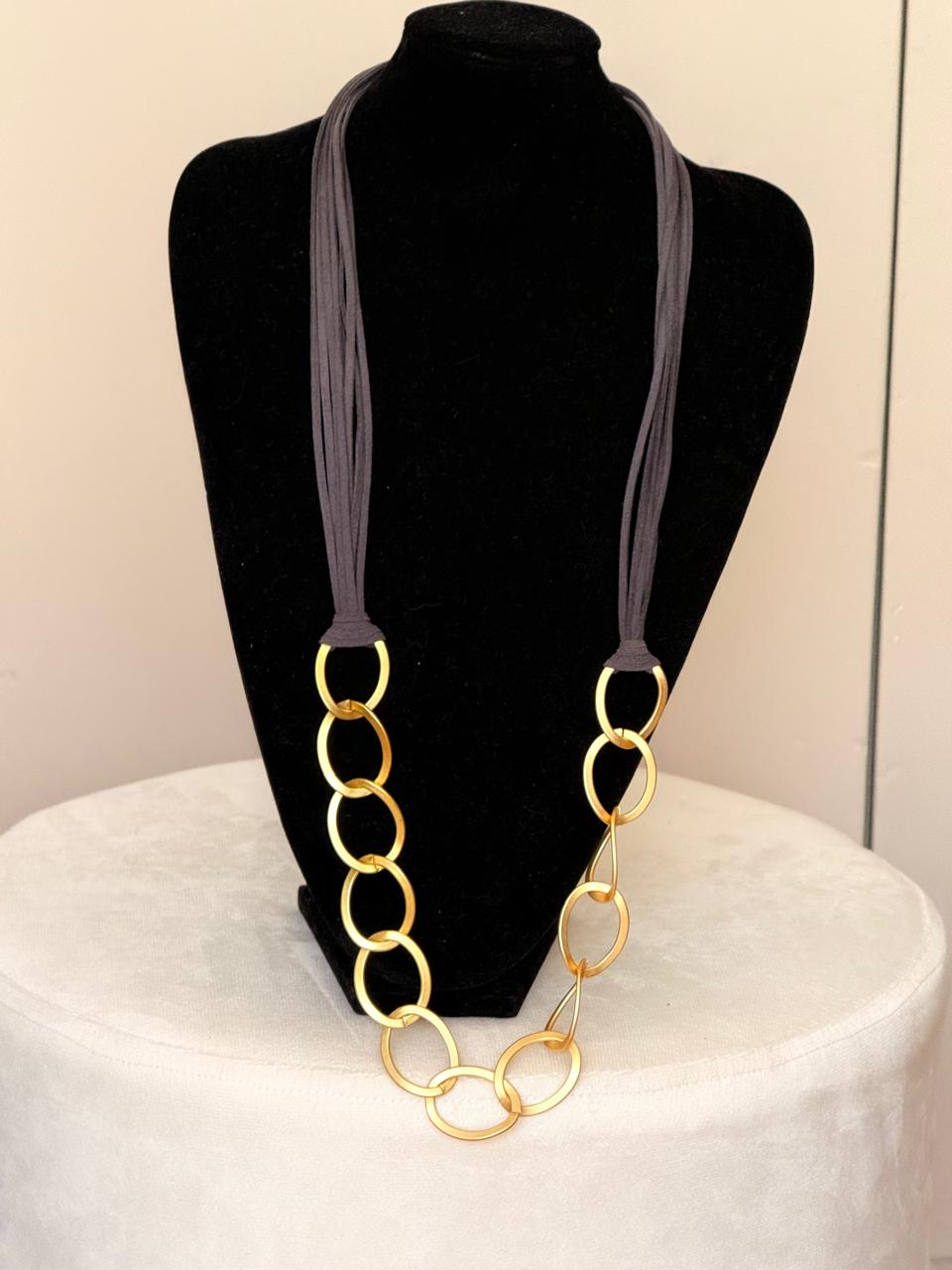 Collar Roma en Dorado Mate y Cordón Largo Marengo