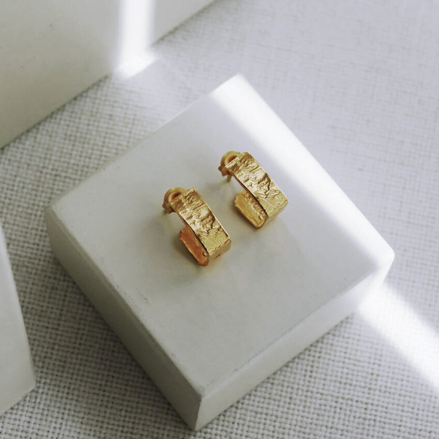 Aros Rectangulares Dorados Pequeños Lignis Anchos